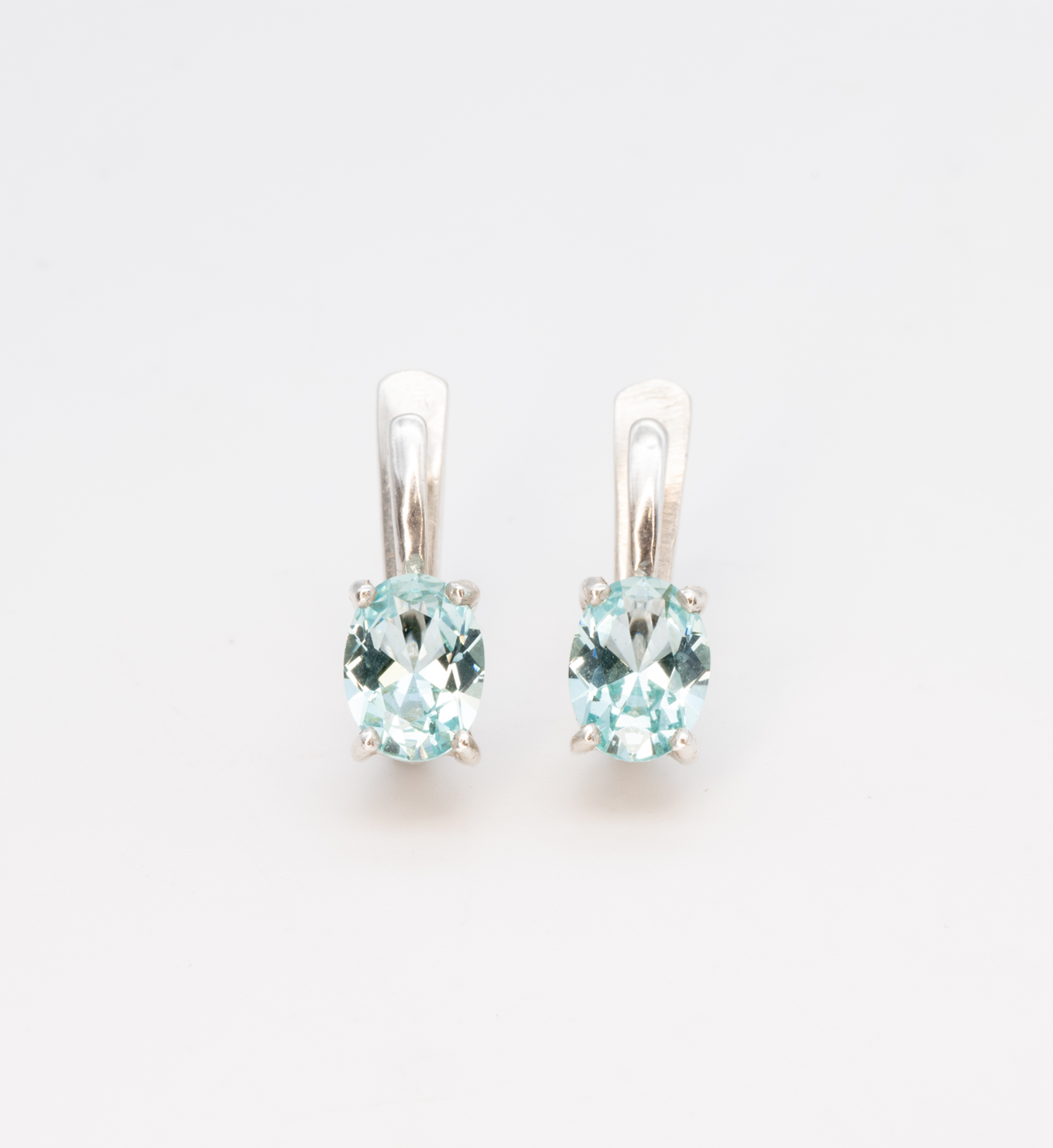 Blue Aquamarine 925 Sterling Silver earrings, flawless clarity and diamond cut. Perfect for everyday wear and a meaningful gift for March birthdays. This March Birthstone brings tranquility, aids self-expression, and adds a touch of elegance. Perfect for birthdays, anniversaries, or special occasions.