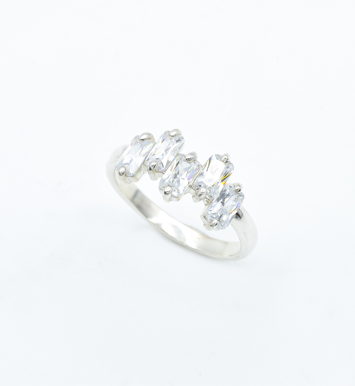 925 Sterling Silver ring with Diamond April birthstone in baguette cut and prong setting. Five-stone ring ideal gift for her, or anniversary present. Symbol of eternal love, purity, and inner strength.
For strength, clarity, abundance