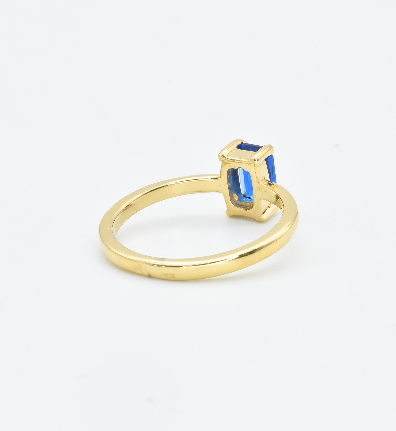 Blue Sapphire Ring in baguette cut, set in 18k Gold Vermeil over Sterling Silver