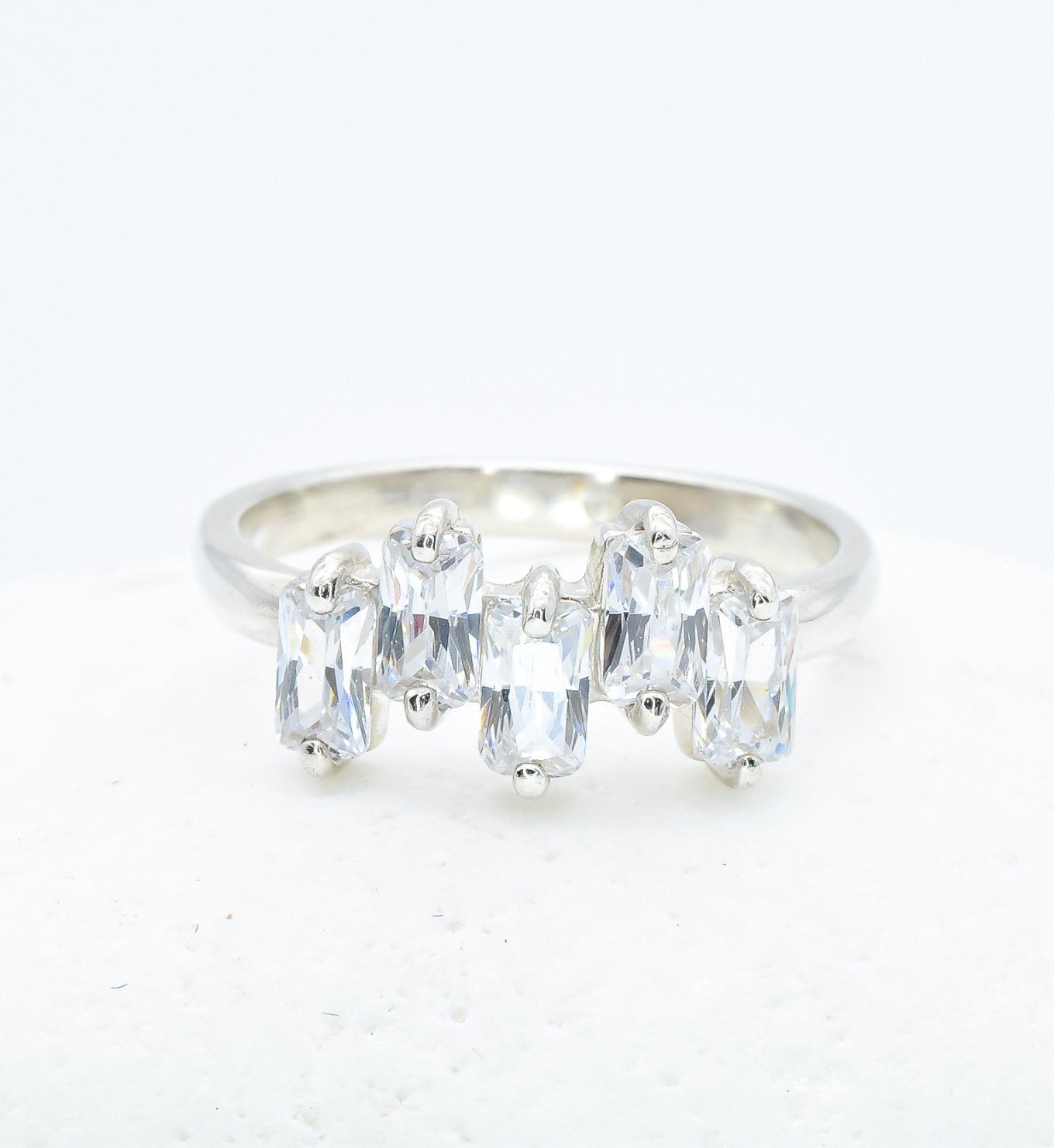 925 Sterling Silver ring with Diamond April birthstone in baguette cut and prong setting. Multistone ring ideal for special occasions and personalized gift. Symbol of eternal love, purity, and inner strength.
For strength, clarity, abundance