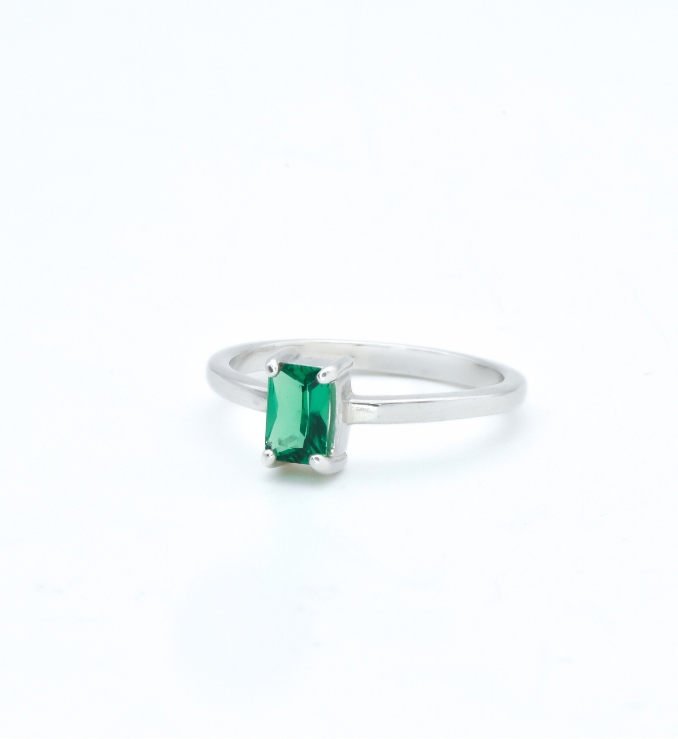 925 Sterling Silver ring with emerald may birthstone in baguette cut and prong setting. Solitaire ring ideal for anniversary present and everyday wear. For love, renewal, wisdom 